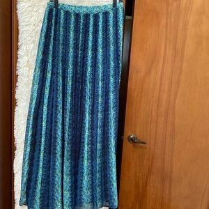 Worthington Women’s Talek Green, Blue and Black Skirt. Size M